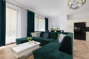 Spacious Apartment in Wisełka with Parking and Seasonal Swimming Pool by Renters Prestige, Wolin